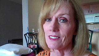 Wicked Sexy Melanie MILF in Mexico!