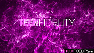 TEENFIDELITY Amilia Onyx Fulfills Breeding Kink