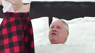 Supercute model gets screwed properly by a lusty old man and gets the whole load jizzed in her mouth.