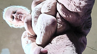Wrinkled up Granny Cumming From Her Twat to Her Fanny