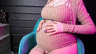 Pregnant Boss Makes Her Best Worker Feeling Good