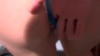 Thong-wearing Asian seductress gets pretty risky