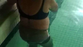 I Invite MILFs I Met at the Hotel Pool to My Room