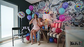 Posh bimbo Ella Reese X-rated movie