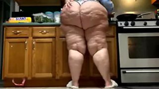 Fat white slut with big ass, big thighs and big hips