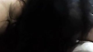 Meine Frau blst einen groen Schwanz im Latex-Kostm