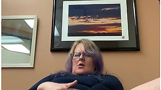 Sneaky Milf Masturbates While Waiting For Doctor In Office