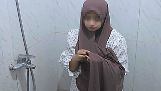 Hijab College Girl Take a Shower and Fucked by Landlord