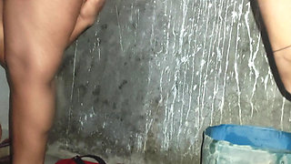 Mera bathroom per girlfriend ko chudai in Indian Fucked