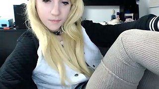 Big boob brunette masturbates on webcam