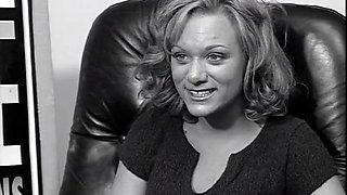 Whore blonde blowing cock in car