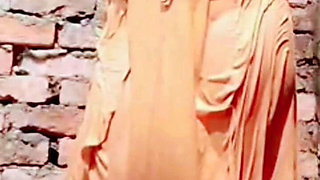 Asks the Woman to Send Her Nude Mms. Take a Bath and Record