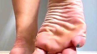 Black Amateur Explore Hot Foot Fetish