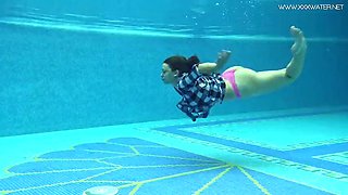 Hot big ass euro milf Sazan erotic underwater