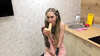 kinky Helga makes her pussy squirt