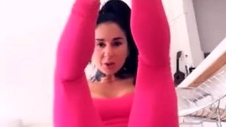 Tattooed Babe Masturbating with Butt Plug in Yoga Pants
