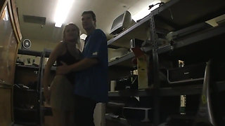 Hot and sudden outdoor fuck!