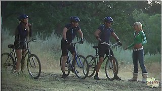 She Flashes Her Trimmed Asian Pussy For Him To Eat It And Cumshot On It