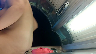 Dildo fuck in solarium and big squirt