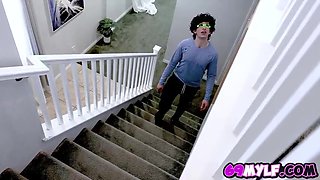 Solo Mummies Share Faux Man-meat Caught By Family Dude