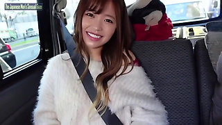 Vibe City Rush: Her Overcharged Body Trembling Through a Crowd-filled Escape