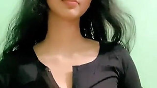 Desi Girl in Desi Dress Showing Her Tits