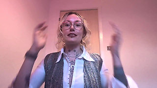 Sexy Realtor Desperate to Make the Sale