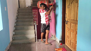 Sexy Indian Housewife Cheating Her Husband, Fucking by a Gas Delivery Boy