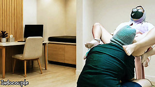 Hijab Cheating wife let her boss to eat her pissing and creamy pussy in office