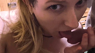 I came to the hairdresser at home and paid with a blowjob and sex in a tight pussy