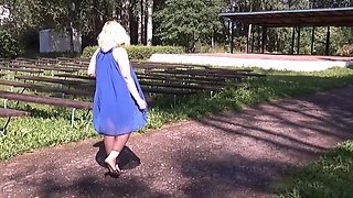 Sexy Lady No Panties - Flashing Pussy on Walk