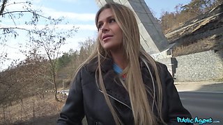 Zlata Shine’s Blonde Passion in Public Heat