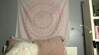 Beauty small tit amateur teen masturbating her shaved pussy