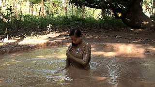 Amateur ass rammed outdoors