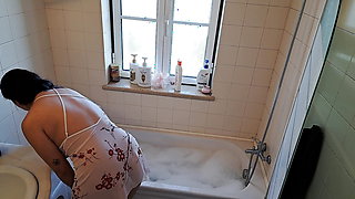 Latina Wife Calls Handyman to Fix the Hot Tub