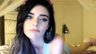 Hot amateur webcam teen masturbates for their fans