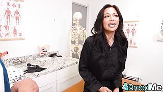 Doctor Breeds His Big-Assed Patient