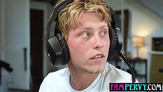 18yo schoolgirl asks geek bro to play with her snatch