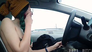 Amateur flashes her big boobs and ripped with the cab driver