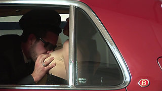 Horny MILF gets her both holes drilled in the car