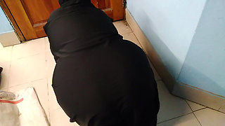 Saudi Maid Huge Ass Fucked by Owner's 18yo Stepson When She Was Cleaning His Room
