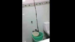 Indian Girl Masturbates on Webcam After Bath